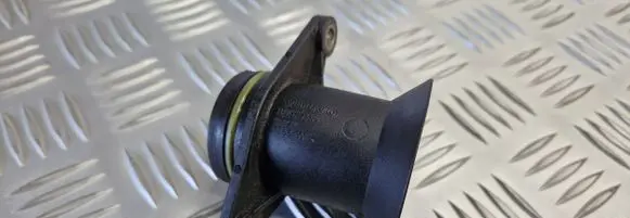 Volvo V70 Oil fill pipe 8692796