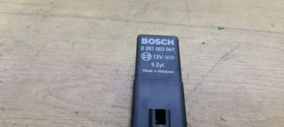 Volvo S60 Glow plug pre-heat relay 30785663 0281003047