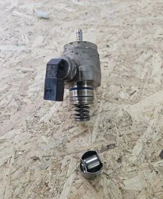 Porsche Macan (95B) Fuel injection high pressure pump 06L127A09 HFS034141P 111017100410