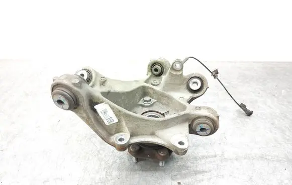 Rear wheel hub spindle/knuckle