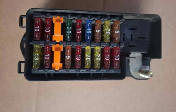Jaguar XJ X308 Fuse module LNA2800GB