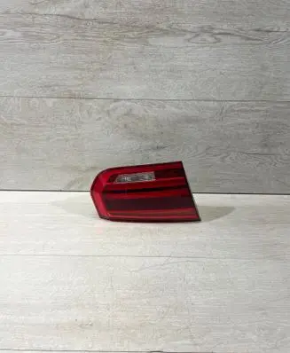 Tailgate rear/tail lights