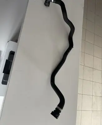 Engine coolant pipe/hose