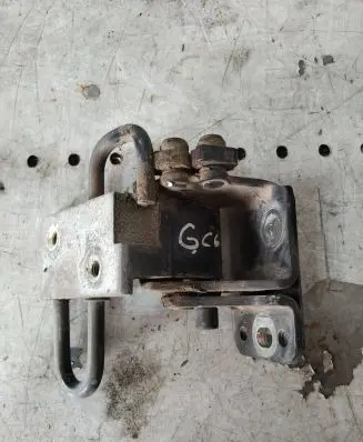 Volkswagen Golf VI Front door upper hinge A04657