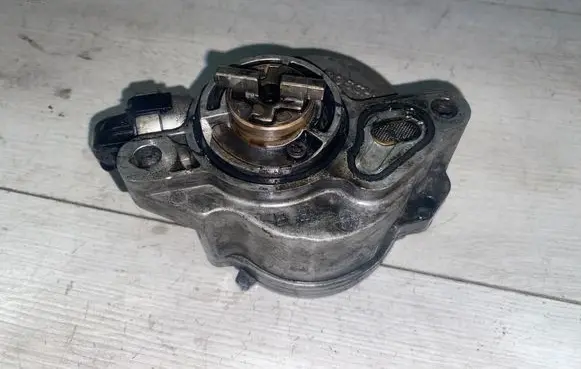Ford Focus C-MAX Vacuum pump D1561C1 21010