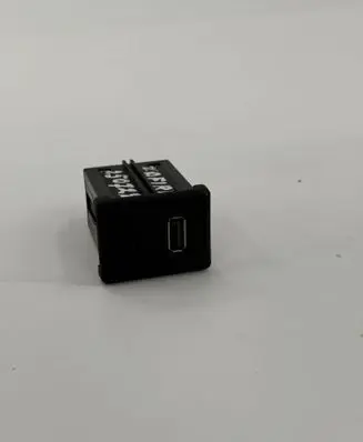 Opel Zafira C USB socket connector 20868798