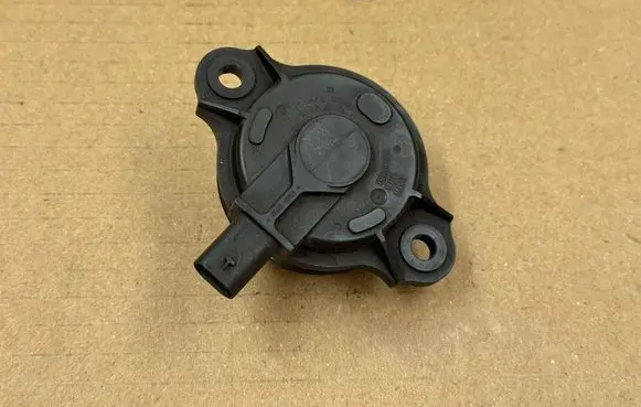 BMW 3 F30 F35 F31 Camshaft vanos timing valve 11367593719 7593719