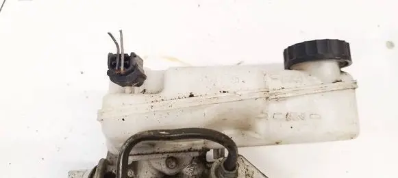 Renault Fluence Brake fluid reservoir 