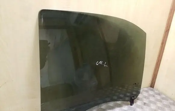 KIA Sorento Rear door window glass