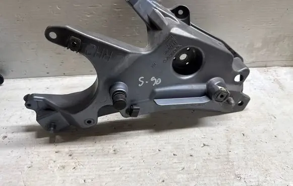 Volvo S90, V90 Fender mounting bracket 31378984