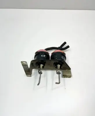 Mercedes-Benz SLC C107 Engine mount vacuum valve 9061802137