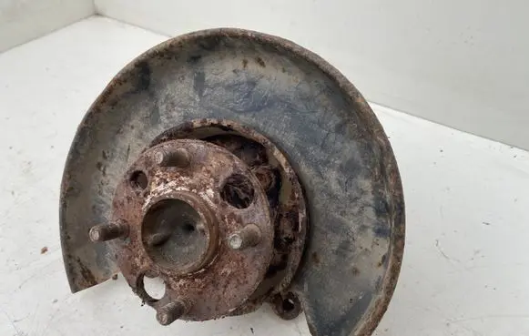 Toyota Corolla E110 Rear wheel hub