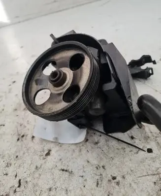 Citroen C5 Power steering pump 9638364580