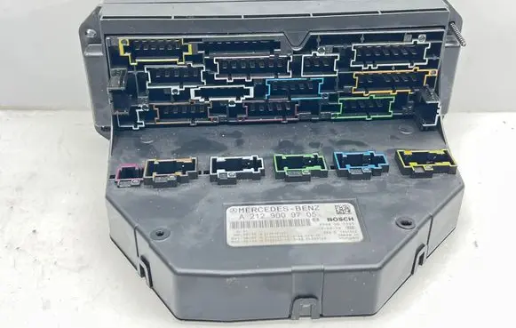Mercedes-Benz C W204 Fuse module A2129009705 A2125451201 A2129028002