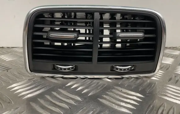 Audi A7 S7 4G Rear air vent grill 4G0819203