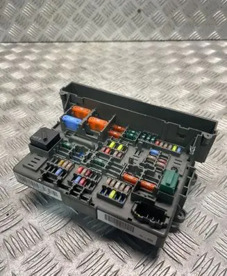 BMW 3 E90 E91 Fuse module 9119446