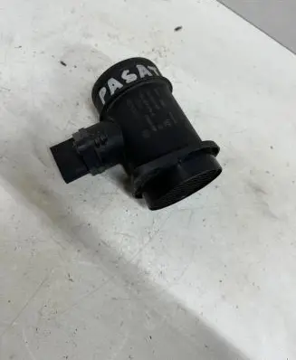 Audi A4 S4 B5 8D Mass air flow meter 028906461 0281002216