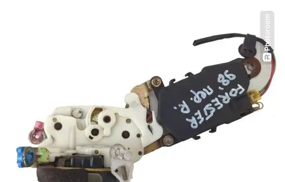 Subaru Forester SF Front door lock 62316AC002 62316AC100