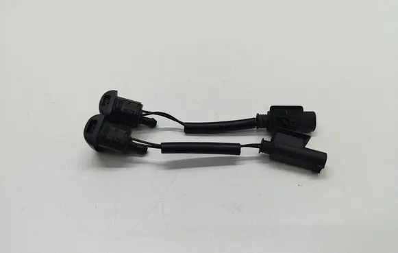 BMW 5 E60 E61 Windshield washer spray nozzle 1378908 13789084 7046060