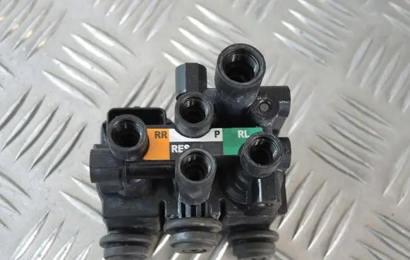 Land Rover Range Rover Sport L494 Rear shock absorber actuator solenoid L494CPLA55710BC