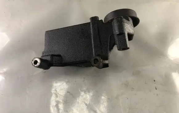 Mitsubishi Pajero Pinin Power steering pump mounting bracket 