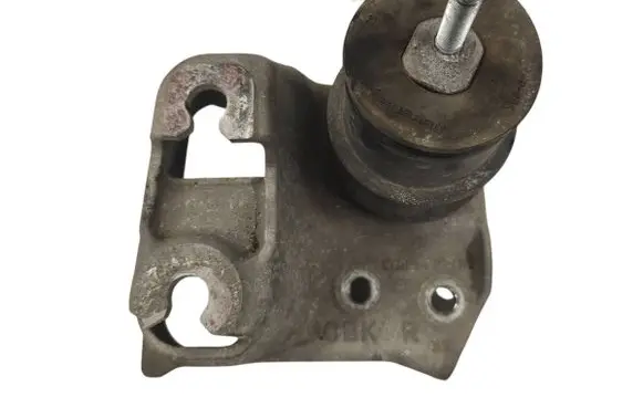 Subaru Outback (BS) Engine mount bracket