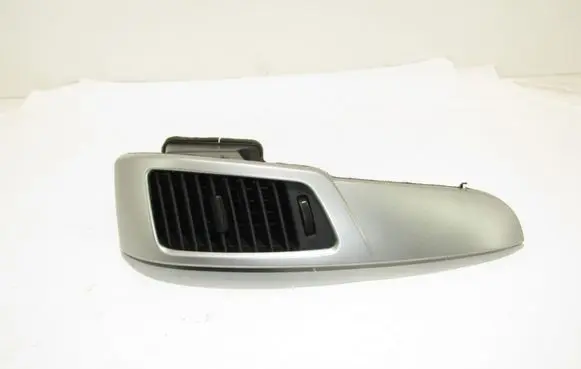 KIA Venga Dash center air vent grill 847751P000