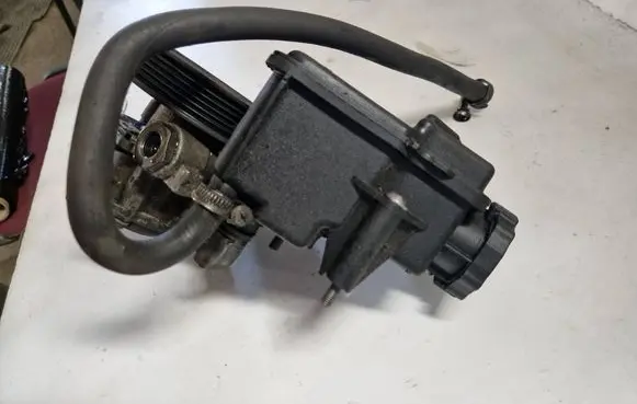 Mercedes-Benz R W251 Power steering pump 0044668501