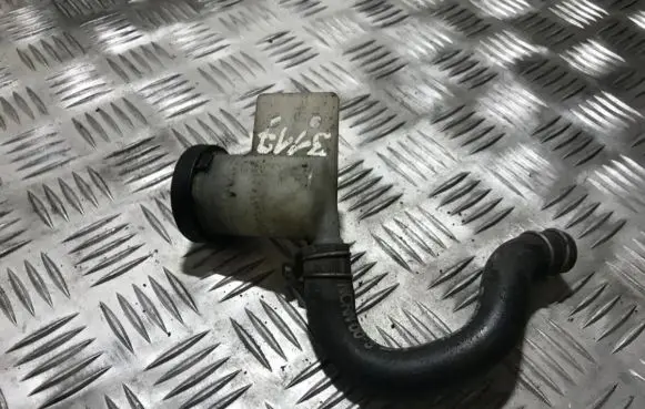 Nissan Primera Brake fluid reservoir 