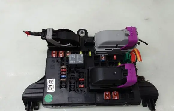 Opel Insignia A Fuse module 544949969