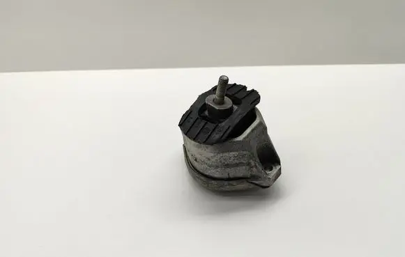 Engine mount bracket
