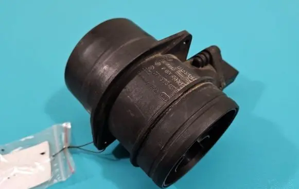 Volkswagen Golf V Mass air flow meter 0281002461 IMPRK1424050