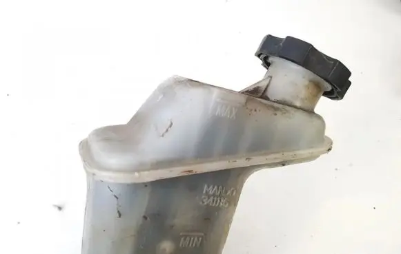 Brake fluid reservoir
