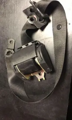 BMW 3 E46 Front seatbelt 8207955