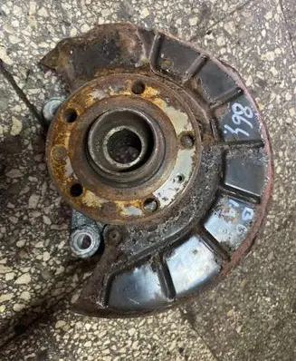 Volkswagen PASSAT B6 Front wheel hub