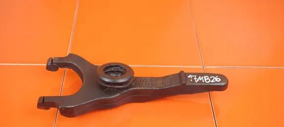 Toyota Avensis T270 Clutch release arm fork SPRZEGLA N47C16A
