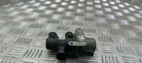 Volkswagen PASSAT B8 Coolant heater control valve 5Q0906457C