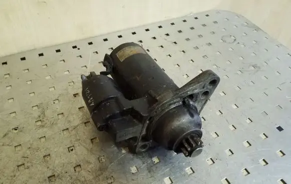 Volkswagen Polo IV 9N3 Starter motor 0986020250