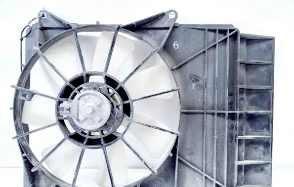 Radiator cooling fan shroud