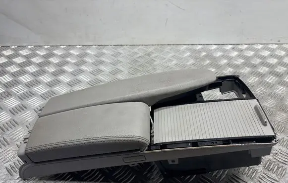 Mercedes-Benz E W212 Armrest A2046800639 0005032510