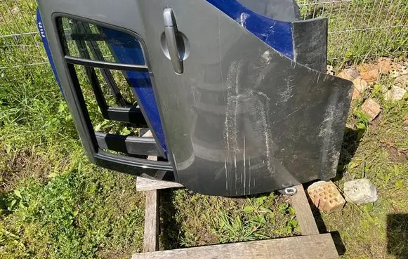 Suzuki Swift I Rear door