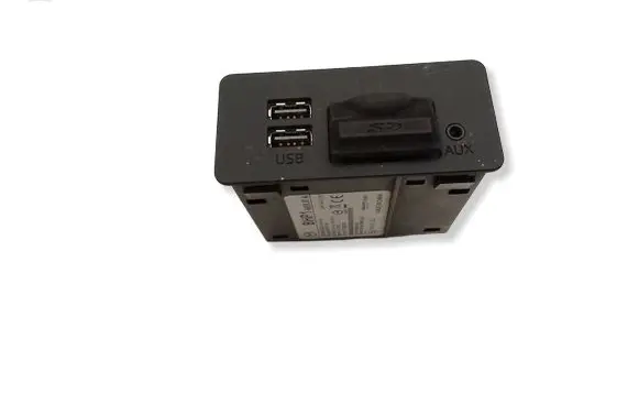 Mazda 3 III USB socket connector BHP1669U0