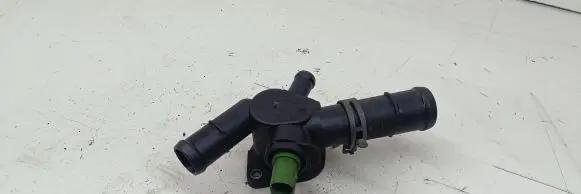 Volkswagen Golf IV Engine coolant pipe/hose 06A121133D VB8CZ