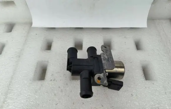 Volkswagen Tiguan Electromagnetic valve 3WA906457C