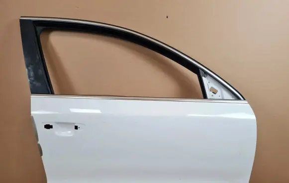 Skoda Superb B6 (3T) Front door