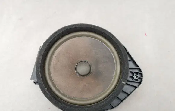 Subaru Impreza II Front door speaker