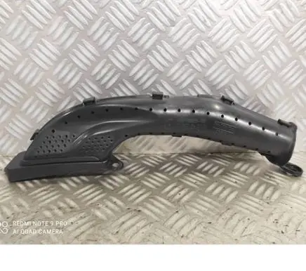 Ford Focus Air intake duct part AV619E635BD 1050704S02