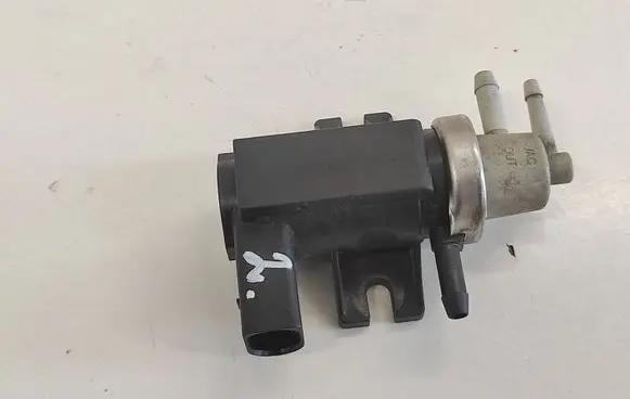 Volkswagen Touareg I Turbo solenoid valve 1J0906627
