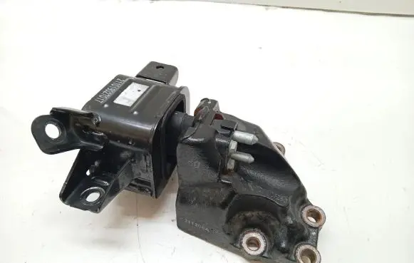 Hyundai i30 Engine mounting bracket 211019027017