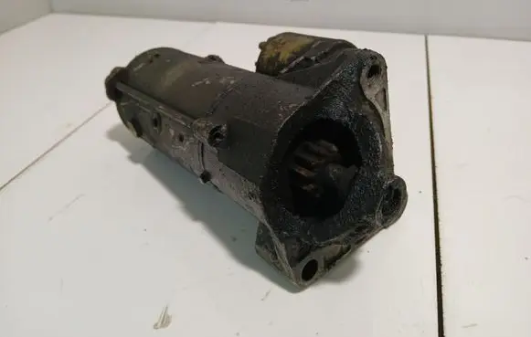 Opel Vivaro Starter motor 30620657